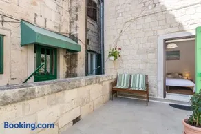 Carrara Accommodation - Image 3