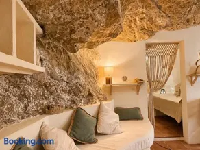 La Cueva De Orel - Image 1