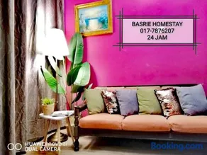 Syifah Homestay Pagoh - Private Pool , WiFi , NetFlix - Image 4