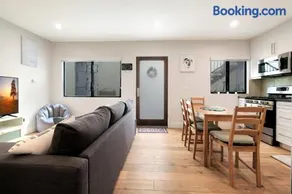 Feel At Home At A One Bedroom Apt 1 Block From The Beach - Image 3
