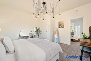 475 Unit 3 Stunning Private 1B unit Kingsize bed &sofa bed AC - Image 4