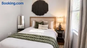 Modern 2BR near NYC, Transportation right outside - Image 3