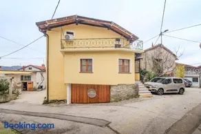 Holiday Home Pr'Lukčevih with 4 Bedrooms & Indoor Sauna - Image 1