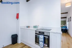 Sleeps 4, Duplex Apartment, Long Term Disc - Image 3