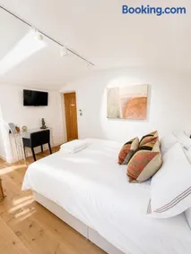 The Old Pub Unique Retreat Luxury Large Cellar including a Private Sauna Gym Kitchenette Dining Area Snacks Mini Bar and Breakfast Historically The Wiltshire Yeoman Pub built in the 1800s - Image 2