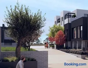 Modern Gungahlin 3BR with 3 Ensuites and Mountain Views - Image 1