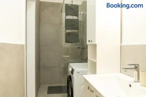 Urban NEST apartment - FREE Parking & Central - Image 2