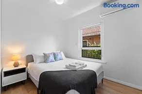 COZY 3BR home near Adelaide CBD - Image 1