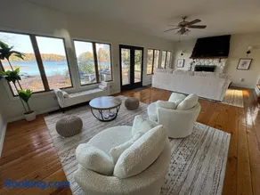 Modern Lakefront Getaway Jersey Shore - Image 1