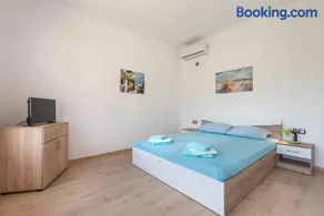 Sea Breeze Vacation House I BBQ & Jacuzzi - Image 3