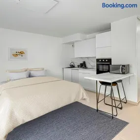 Studio moderne avec terrasse privée et parking - Image 1
