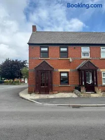 2 bed house, walking distance Shrewsbury centre - Image 1