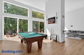 Chalet Lumina - Private Spa, Fire Pit, Pool Table - Image 2