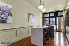 A Luxury Space with Playstation in Darling Harbour - Image 4