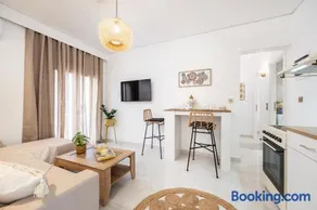 Ethereal Aura Apartment - 1 Min to the Beach - Image 1