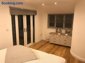 Redhill Lodge - Image 4