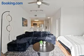 Mid-Wilshire Studio Free Parking, Pool, Gym - Image 2