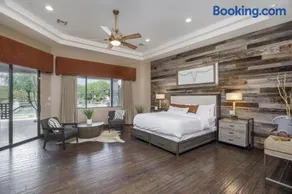 Luxury Estate, Heated Pool, Spa, Game Room, More - Image 2
