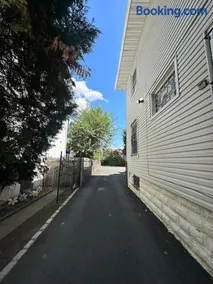 Cozy 3BR Apartment with Private Entry & Parking in Elizabeth, NJ - Image 4