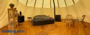 Nuit insolite en Tipi avec bain nordique privatif, petits déjeuners inclus - Image 1