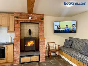 Tergoland Barn, a Rustic Countryside Retreat - Image 3