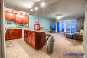 BEAUTIFUL 3 BD Laketown Wharf 1133- Best Amenities! - Image 5