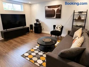 2BR Suite Sleeps 5 Near Montreal - Image 1