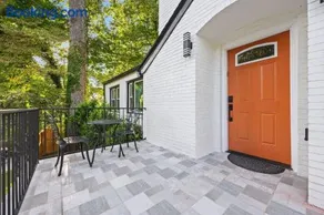 Bright 3BR Upstairs Unit - Summerhill - Image 2
