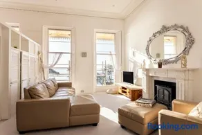 HUGE Sea views, Grade 1 Listed, Free Parking & Wi-Fi - Image 1