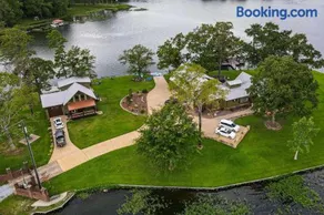 Fire Pit & Grill: Pet-Friendly Shelby Home! - Image 1