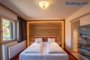 Hölzl Bed & Breakfast - Image 1