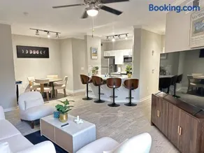 Comfortable 2BR Getaway Close to The Woodlands - Image 1