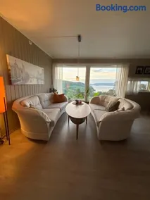 Enebolig med lysthus og sjøutsikt - Image 3