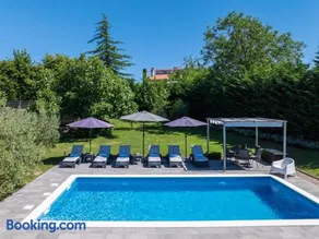 Holiday House OLIVE GROVE with pool and garden - Image 3