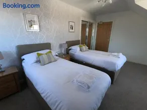 Riverbank Apartments - Image 4