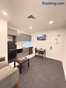 Lonsdale Street Apartments - Image 1