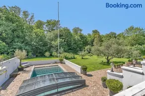 Large pool villa close to forest - Image 1