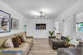 Luxury Miami Home Next to Wynwood & Design District - Image 3