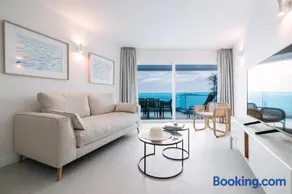 Blue Balcony Suites by Airnest - Image 3