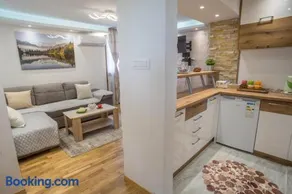 Lux Centre Apartment - Image 3