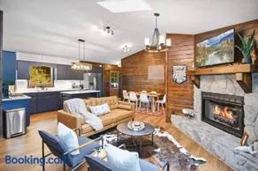 Luxury Cabin w viewsToccoa HotTubFireptPets - Image 3