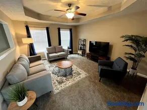 Spacious, 4BR Boho - Family & Pet Friendly - Image 1