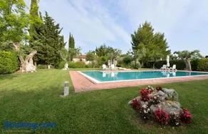 Villa Leralora - Exclusive Pool and Garden Retreat - Image 3