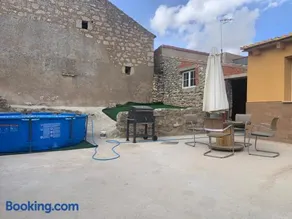 Agradable casa con chimenea y patio totalmente privado - Image 3