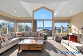 Torino 6 Lake Jindabyne Snowy Mountain Views and Ducted Air - Image 3