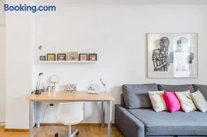 Koukaki Apartment with a Sunny Balcony, near the Acropolis - Image 2