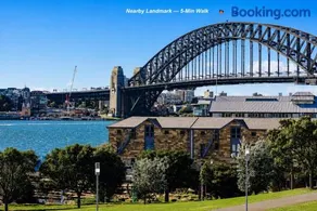 Art Deco Harbour Suite with Private Rooftop - Walk to Circular Quay - Image 1