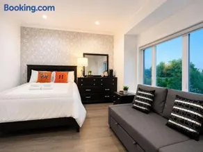 Bright View Home near YVR & Parking - Image 2