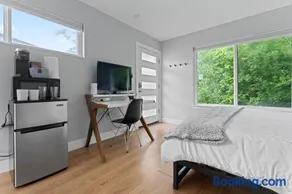 Detached 1 Bed 1 Bath In-law Suite 3 miles from Downtown! - Image 3