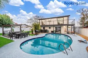 Heated Pool & Game Room Pet Friendly Near Stadium & Airport - Image 1